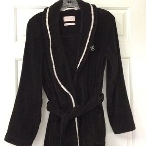 VS Victoria’s Secret Black & Pink Plush Robe